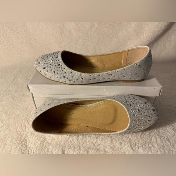 Iynx Brand shoes Silver with Rhinestones - Picture 6 of 15